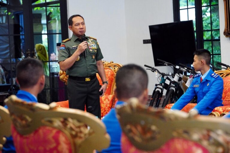 Panglima TNI Terima Audiensi Siswa-Siswi SMA Taruna Nusantara