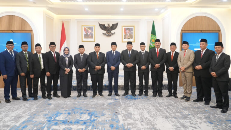 Lantik 18 Eselon II, Menag Berpesan Pentingnya Keikhlasan dan Sinergi