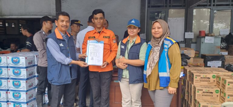 Jasa Marga Salurkan Bantuan untuk Korban Banjir dan Longsor di Kendal dan Pekalongan