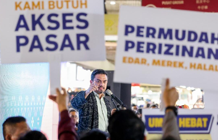 Menteri Maman Launching Logo Kementerian UMKM di Pasar Tanah Abang