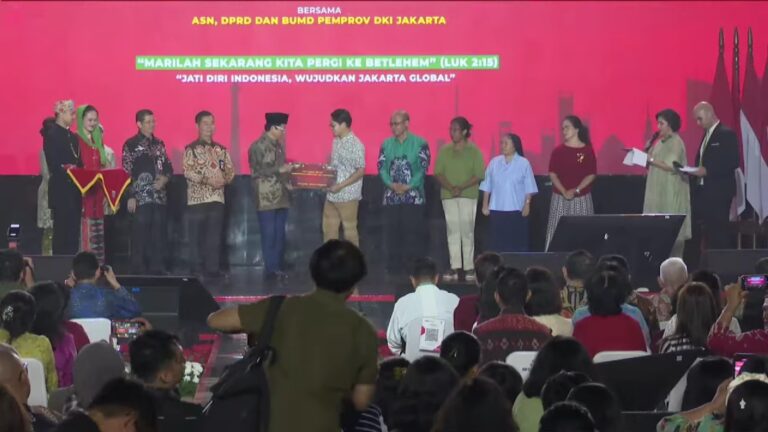 Hadiri Perayaan Natal Pemprov DKI, Menag: Indonesia Lukisan Tuhan