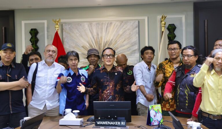 Wamen Noel Terima Audiensi Serikat Pekerja Pengemudi Online