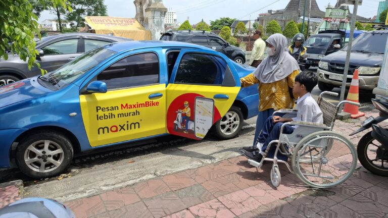 Siswa Berkebutuhan Khusus Mendapatkan Perjalanan Gratis ke Sekolah Oleh Maxim Indonesia