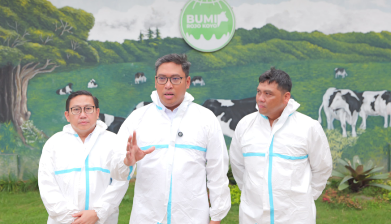 Tekankan Vaksin Berkala, Wamentan Sudaryono Minta Peternak Sapi di Jatim Siaga 1 Hadapi PMK