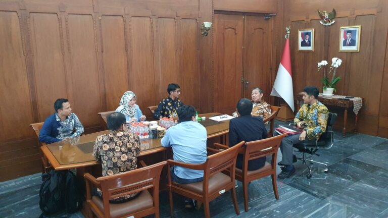 Wamenlu Dukung Program INH Bangun Kampung Indonesia di Gaza
