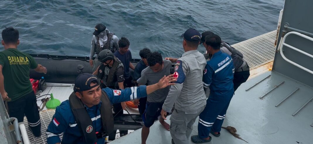 Vts Merak Bakamla Selamatkan Enam Orang Korban Kapal Tenggelam di Perairan Banten ...