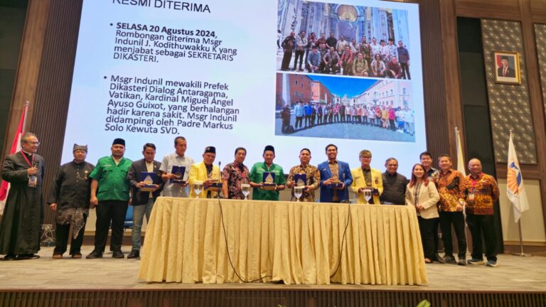 KWI Anugerahi Ketum GP Ansor Penghargaan Sehati Seperjalanan