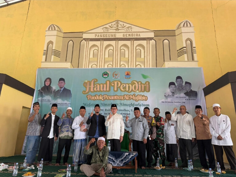 Prof Rokhmin Beri Pesan Hikmah di Haul Pendiri Ponpes Al Muflihin Cirebon
