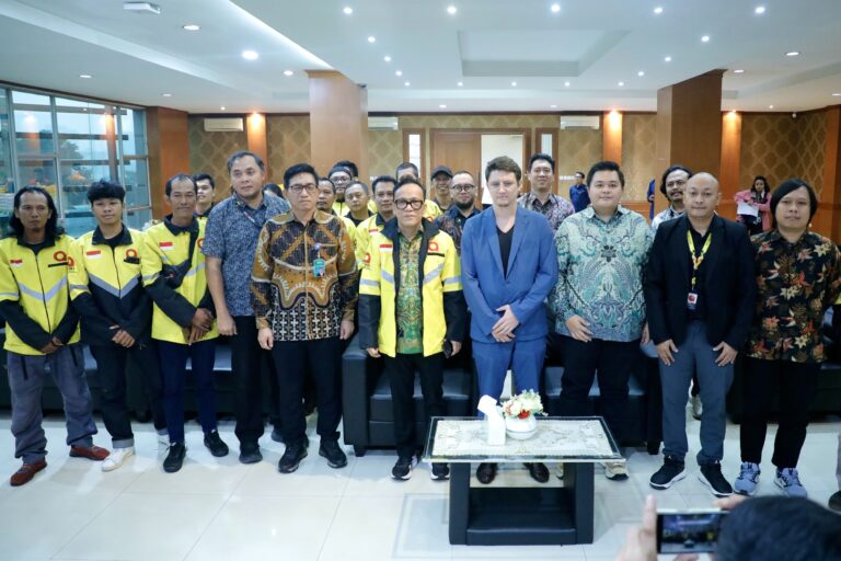 Bersama Kemnaker, Maxim Salurkan Bonus Hari Raya untuk Mitra Pengemudi
