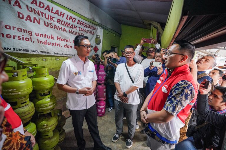 Pastikan Stok LPG 3 Kg Aman, Pertamina Patra Niaga Regional JBB Dampingi Wamen BUMN Kunjungi Pangkalan di Bandung