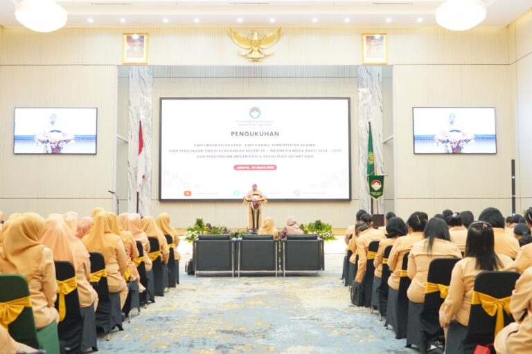 Gelar Pengukuhan Hybrid, Helmi Nasaruddin Umar minta DWP Kemenag Perkuat Jaringan dan Sinergi Organisasi