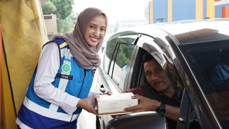 Sambut Ramadan, Jasamarga Nusantara Tollroad Regional Division Berbagi 1.000 Takjil di Ruas Tol Belmera dan Santunan ke Panti Asuhan Al-Washliyah-Medan