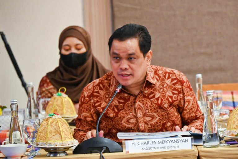 DPR Yakin Prabowo Bisa Negoisasi Tarif Impor Trump; Masa Tunda 90 Hari Bisa Dimanfaatkan