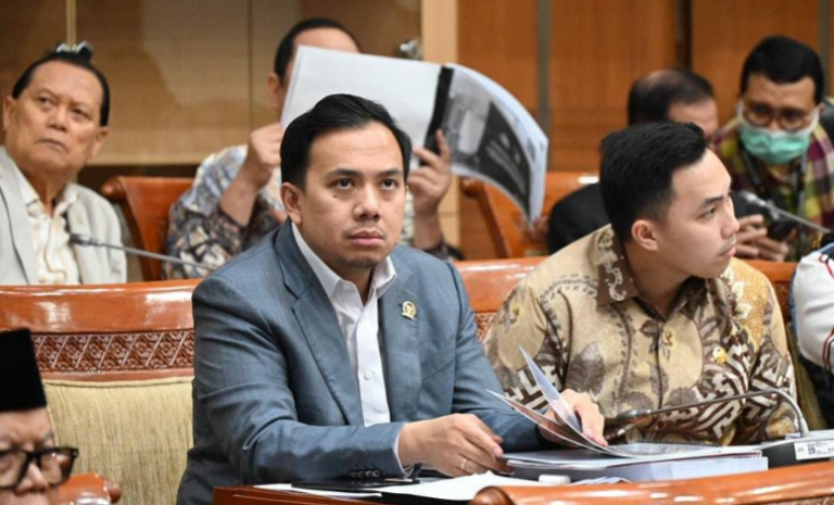 DPR Soal Kasus Suap CPO, Kejahatan Korporasi Buat Rakyat Sulit Cari Minyak, Harga Selangit
