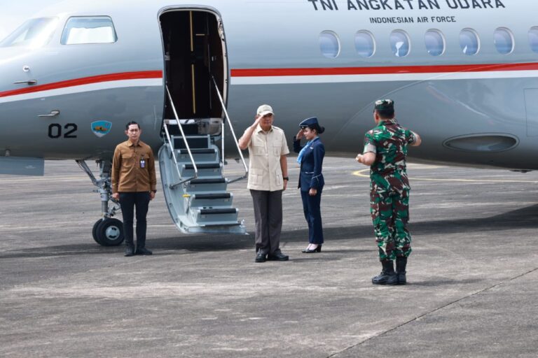 Pangkoopsud II Sambut Kedatangan dan Keberangkatan Menhan di Makassar
