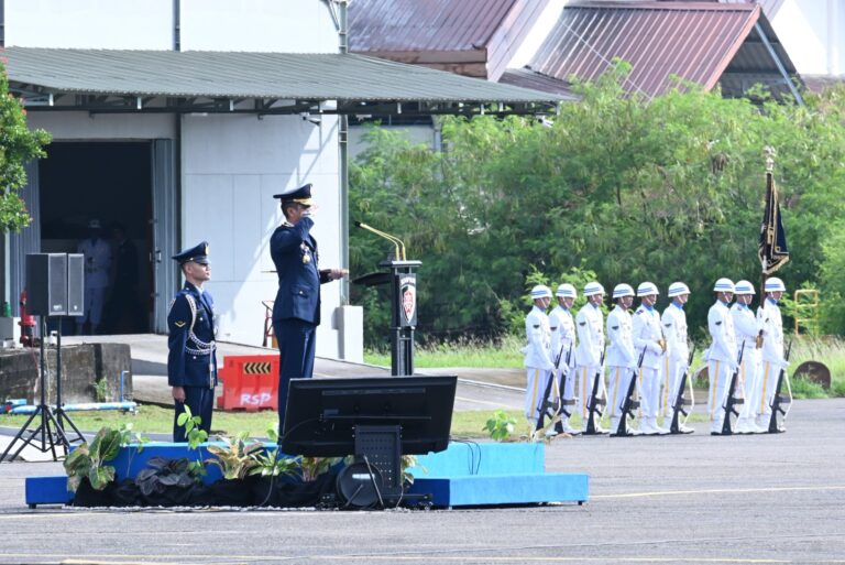 Personel TNI AU Gabungan Makassar Gelar Upacara Peringatan HUT Ke-79 TNI Angkatan Udara