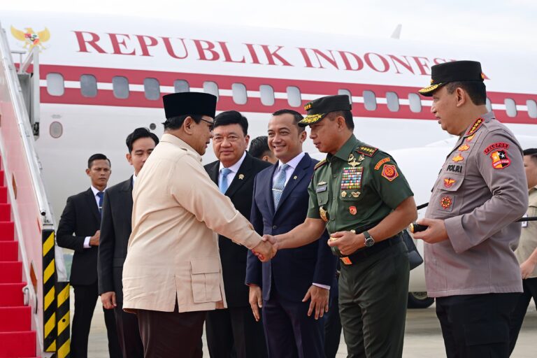 Panglima TNI Sambut Kedatangan Presiden Prabowo Usai Lawatan ke Timur Tengah