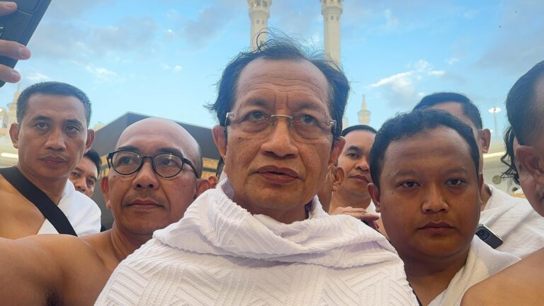 Menag Nasaruddin Sampaikan Empat Pesan Petugas Haji di Depan Kakbah