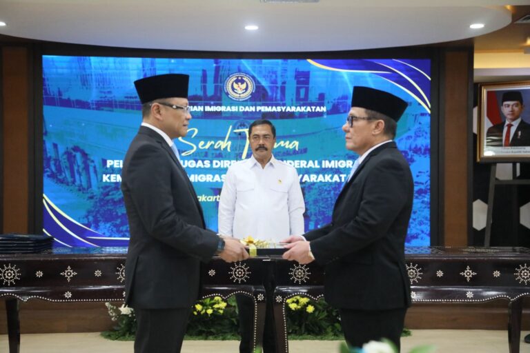 Menteri Agus Lantik Plt Dirjen Imigrasi dan Empat Pejabat Fungsional Ahli Utama