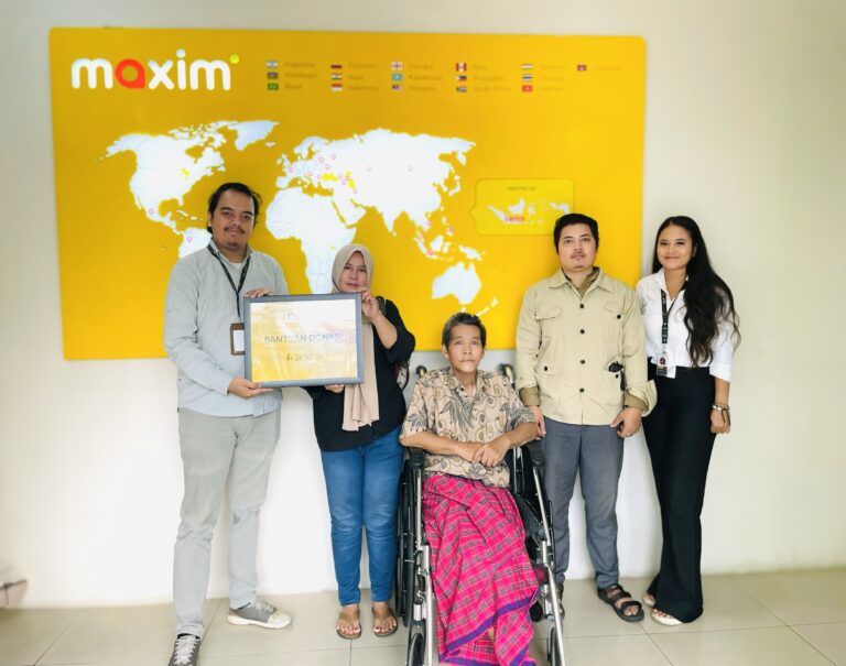 YPSSI Berikan Santunan Rp20.000.000 Kepada Mitra Pengemudi Maxim di Jakarta