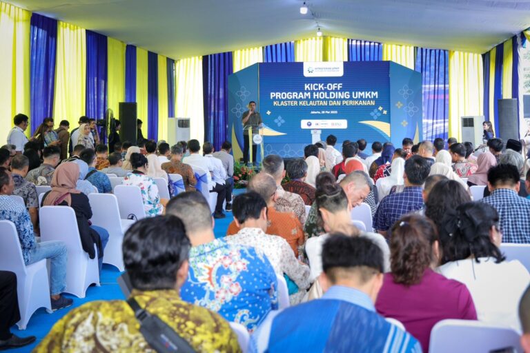 Menteri UMKM Lepas Ekspor Ikan Layur ke China Melalui Program Holding UMKM