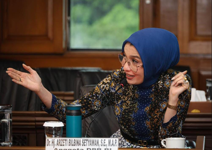 Gaduh Resto Ayam Legendaris Tak Cantumkan Logo Non-Halal, Arzeti: Jadi Terkesan Membohongi