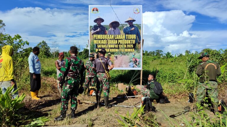 Satgas TMMD Ke-124 Bersama Warga Buka Lahan Tidur Menjadi Lahan Produktif