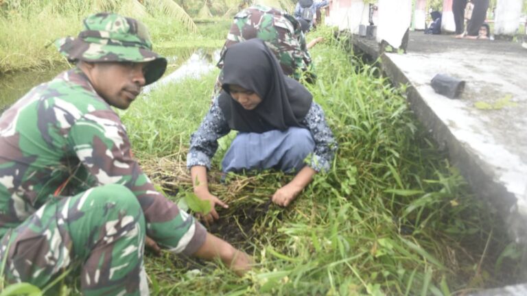 Satgas TMMD Ke-124 Kodim 1501/Ternate Laksanakan Penghijauan Wujud Pelestarian Lingkungan
