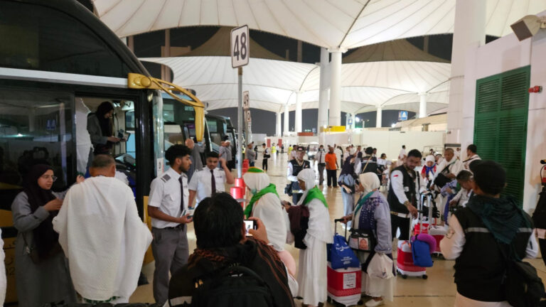 Bea Cukai Arab Saudi Sita 100 Slop Rokok Milik Jemaah Indonesia, PPIH Minta Patuhi Aturan