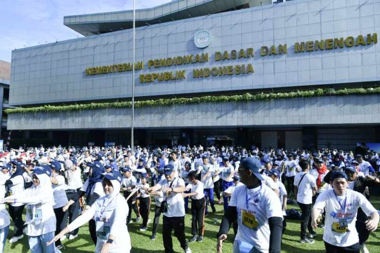 Jalan Sehat Hardiknas 2025, Tempat Komunikasi Efektif Insan Pendidikan Galang Kolaborasi