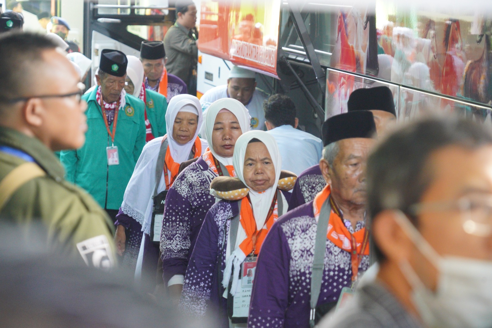 Belasan Kloter Masuk Asrama Haji, Jemaah Jakarta Terbang Perdana