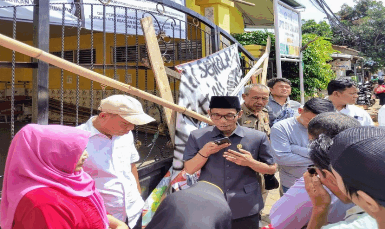 SDN Utan Jaya Digembok, DPRD Kota Depok Tagih Janji Pemkot Kerahkan Aparat