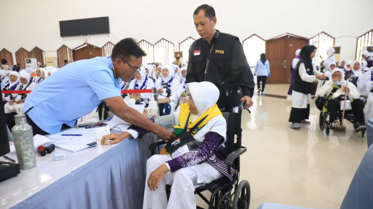 Petugas Haji Pastikan Kondisi Kesehatan Jemaah Sejak Tiba di Tanah Suci