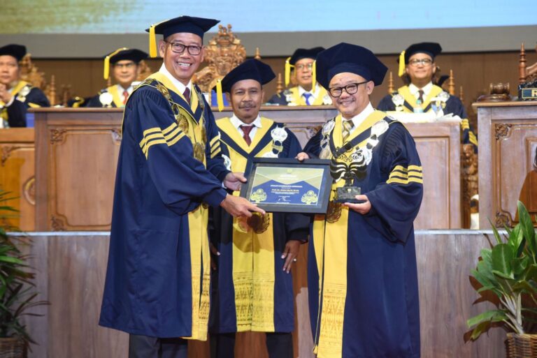 Mendikdasmen Raih Anugerah Konservasi 2025 Kategori Upakarti Dharmakarya Adhikarana dari UNNES