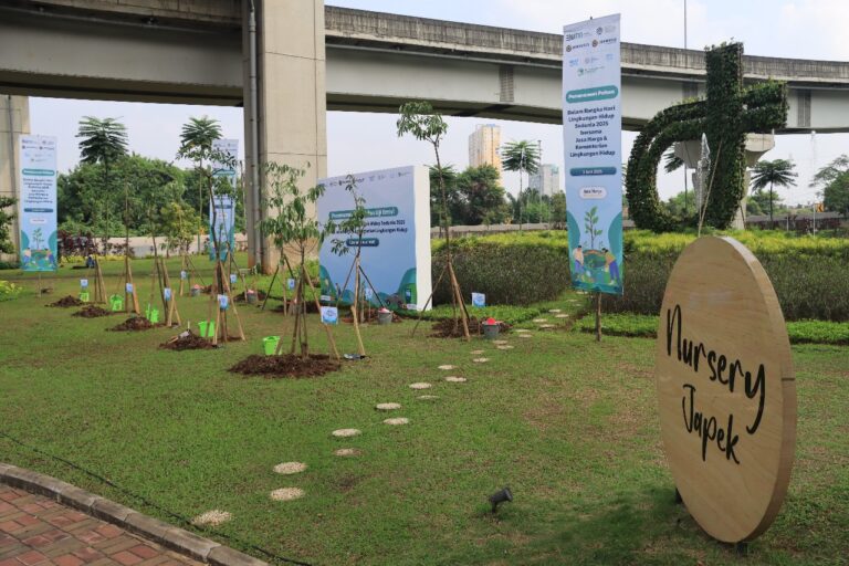 Jasamarga Transjawa Tol Tanam 1005 Pohon di 12 Titik Operasional
