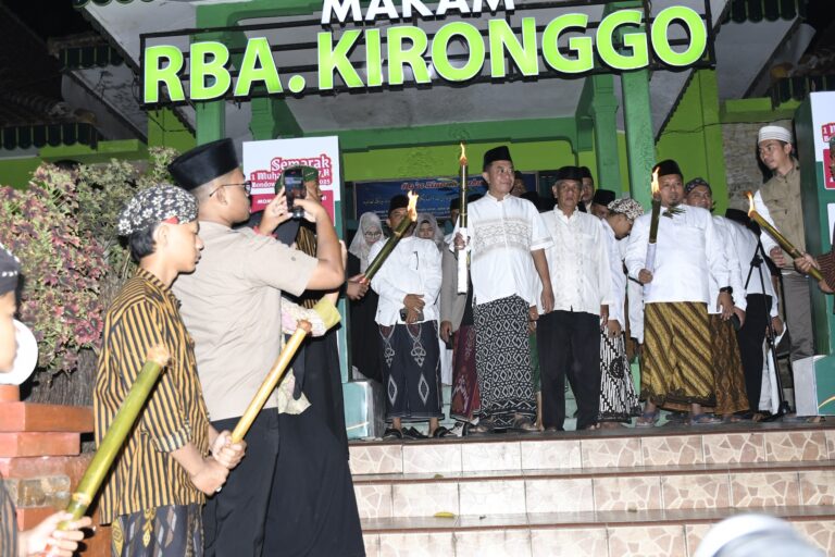 Tahun Baru Islam 1447 H, Bupati Bondowoso Pimpin Pawai 999 Obor Satu Muharam