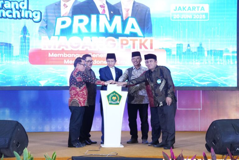 Menteri Agama RI, Nasaruddin Umar saat Peluncuran Program PRIMA Magang PTKI di Jakarta (tengah)