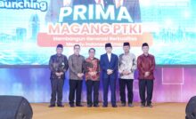 Menteri Agama, Nasaruddin Umar saat peluncuran program PRIMA Magang PTKI di auditorium gedung Kemenag Jakarta. (tengah/pakai jas)