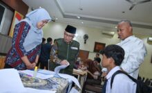 Wamendikdasmen, Atip Latipulhayat melakukan sidak di SMA Negeri 1 Surabaya. (Ist)