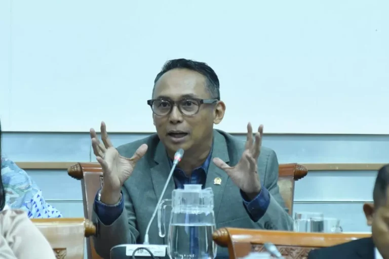 Status Iran Siaga, Komisi I DPR Minta Pemerintah Percepat Evakuasi WNI