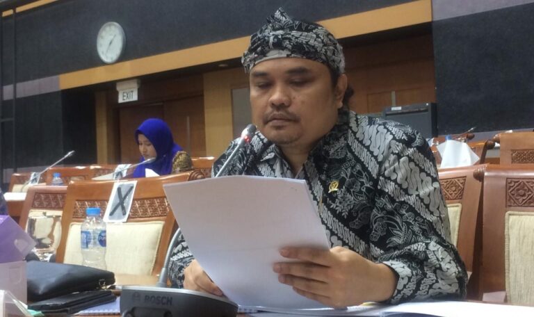 DPR Kritik Program Bantuan Subsidi Upah, Banyak Pekerja Rentan Terabaikan Karena Tak Punya BPJS Ketenagakerjaan