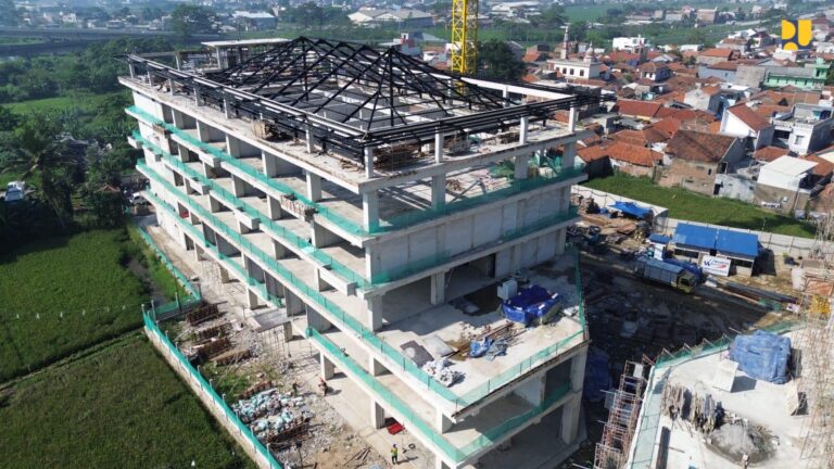 Progres Pembangunan Gedung UNIPI Persis Bandung Capai 41 Persen