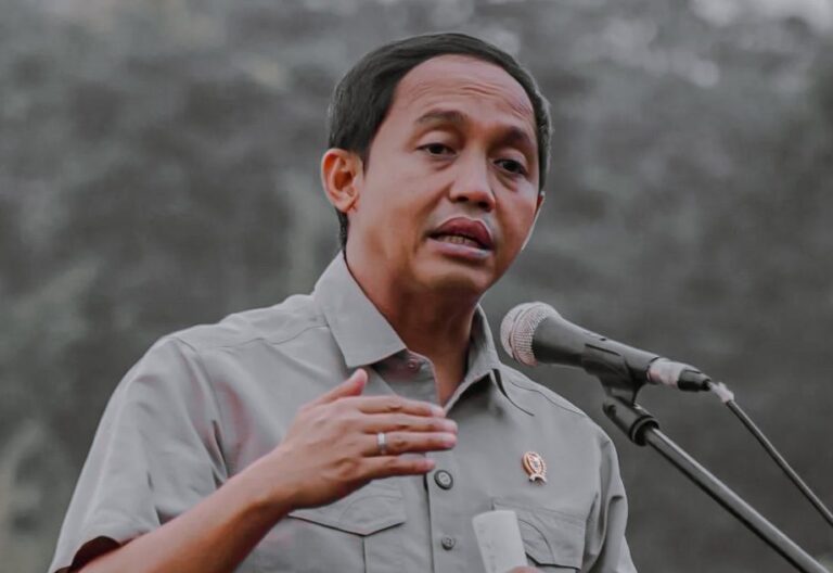 Tinjau Langsung Lokasi Karhutla di Riau, Ini Kata Menhut!
