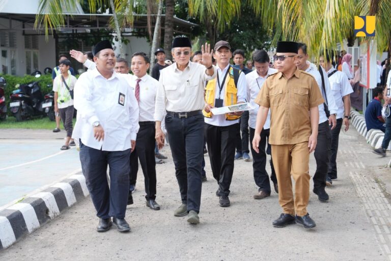Menteri PU Tinjau Sekolah Rakyat di NTB, Tahap Kedua Dimulai September 2025
