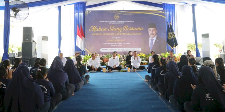 Menteri Agus Santap Nasi Cadong Bareng Warga Binaan di Lapas