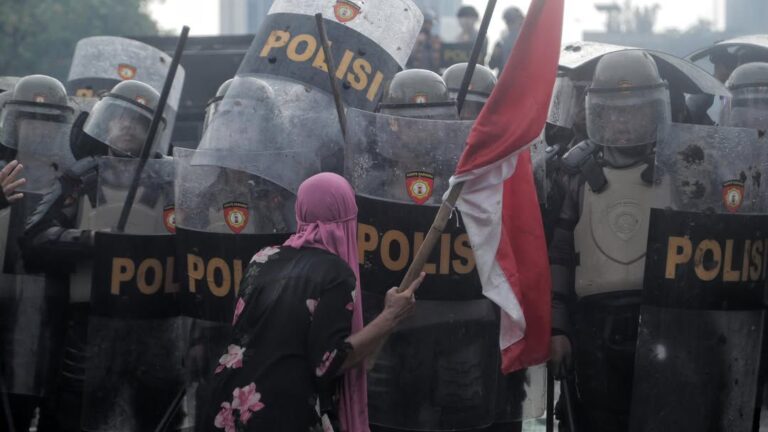 Revolusi 28, Gelombang Keadilan dari Jalanan