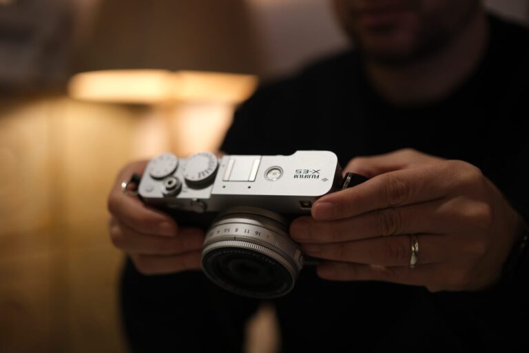 Fujifilm Luncurkan Kamera Mirrorless X-E5 dan Lensa Fujinon XF23mmF2.8 R WR