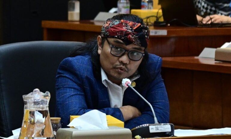 DPR Soroti Ketimpangan Pertumbuhan Ekonomi dan Kesejahteraan Pekerja: Tumbuh untuk Siapa?