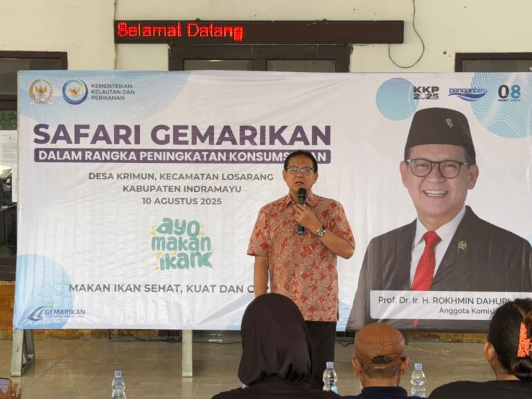 Salurkan 500 Paket Makanan Berbahan Ikan Bersama KKP, Prof Rokhmin: Ikan Adalah Kunci!
