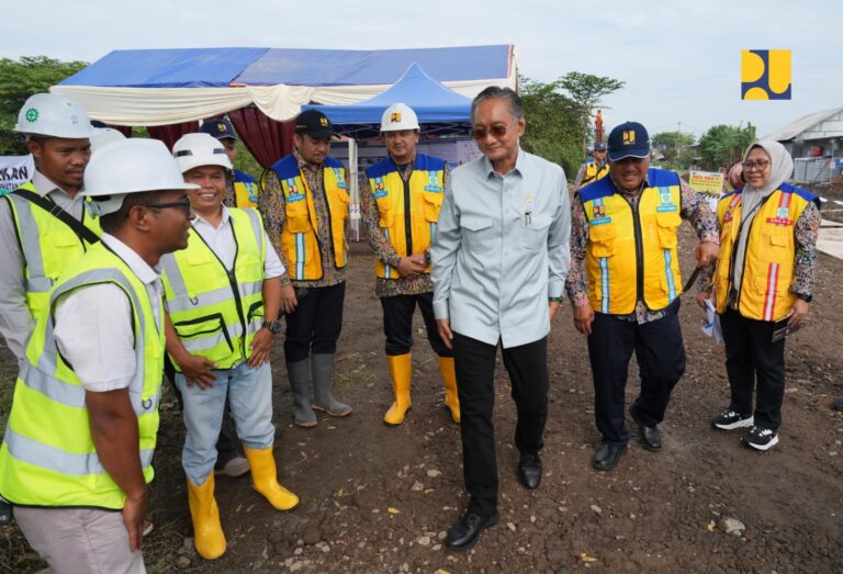 Tinjau Peningkatan Jaringan Irigasi Cikeusik di Jabar, Menteri Dody Minta Percepatan untuk Dukung Swasembada Pangan